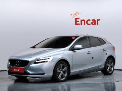 2018 Volvo V40