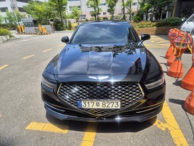 2021 Genesis G90