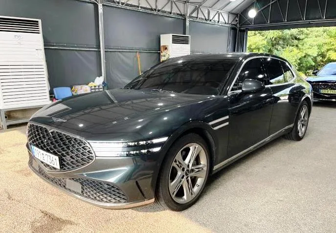 2023 Genesis G90