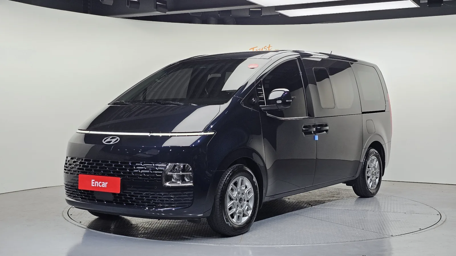2025 Hyundai Staria