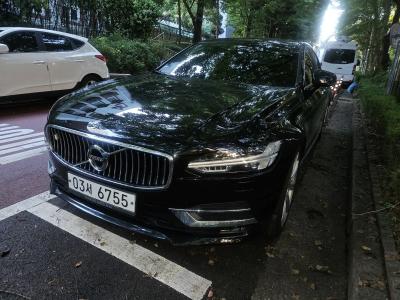 2017 Volvo S90