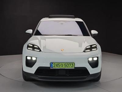 2025 Porsche Macan