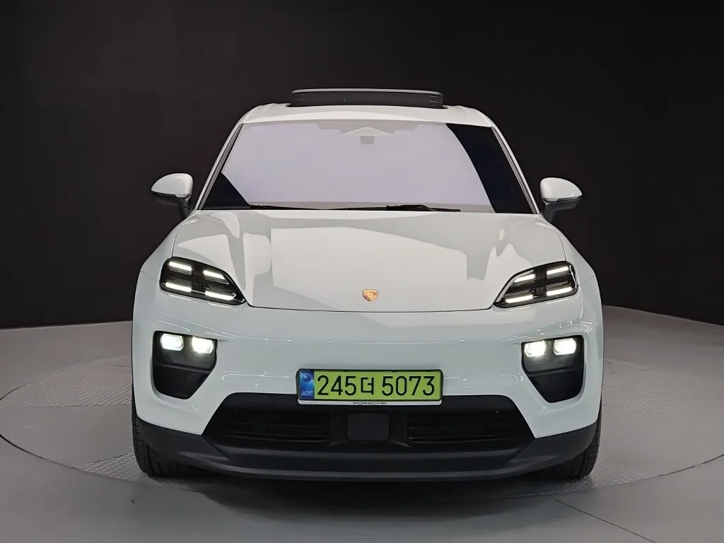 2025 Porsche Macan