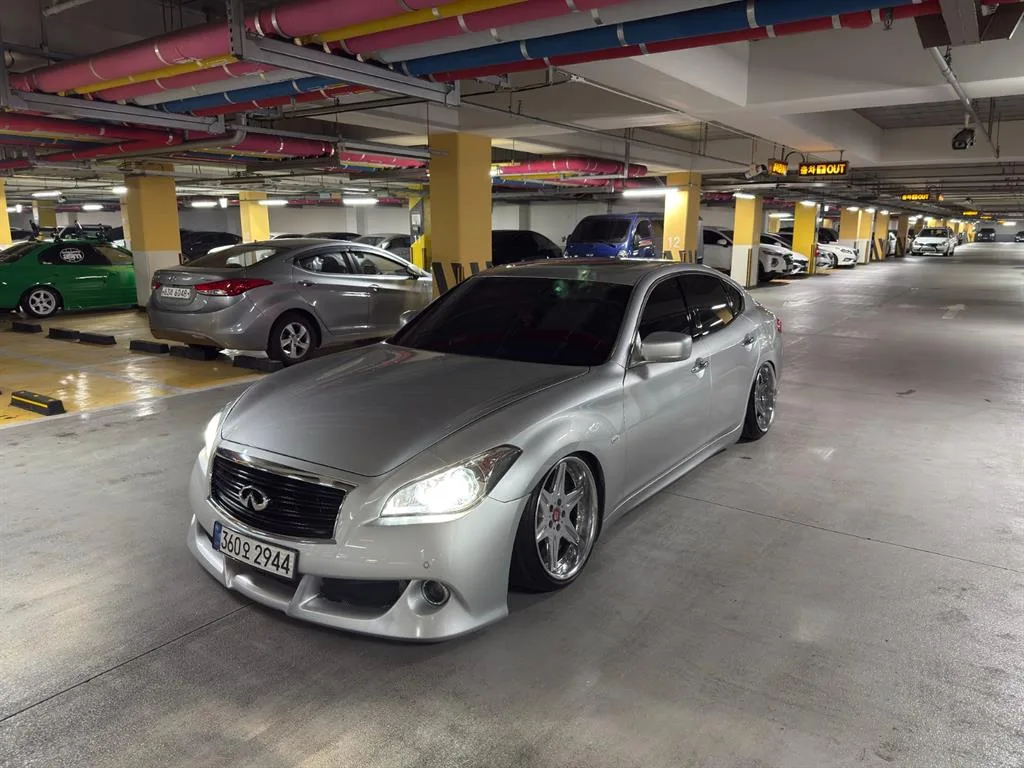 2011 Infiniti M