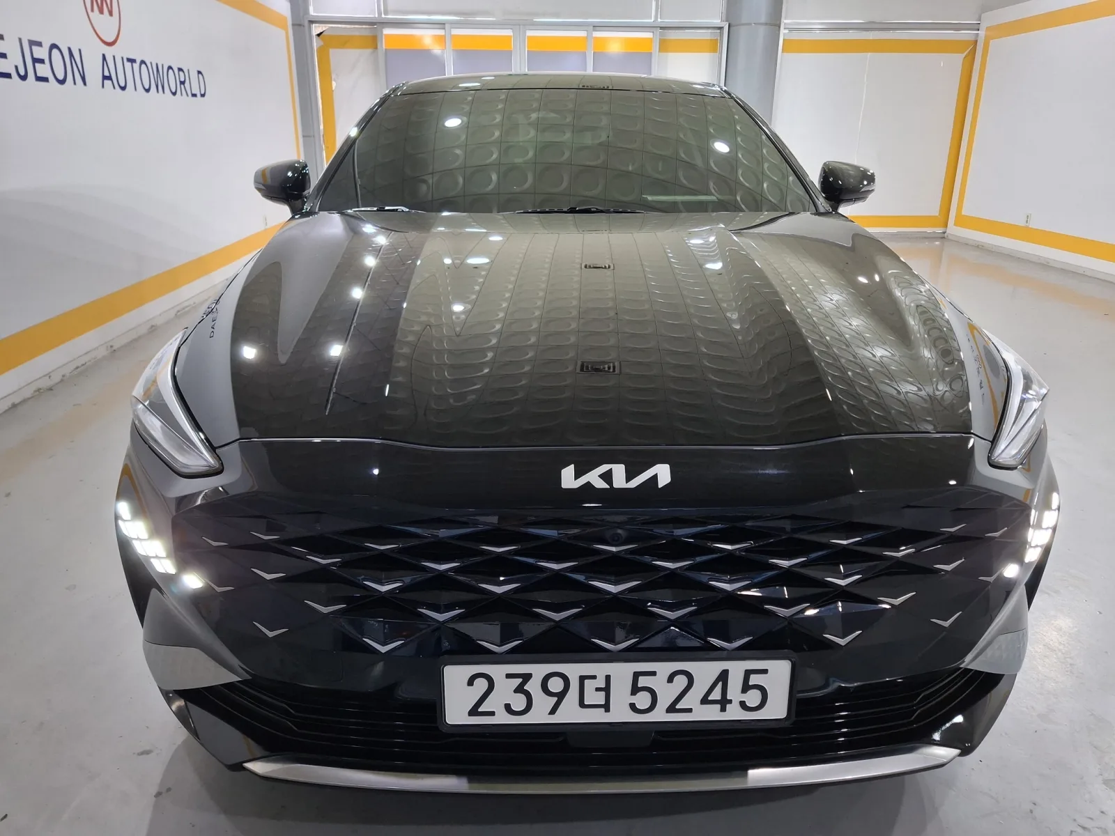 2023 Kia K8