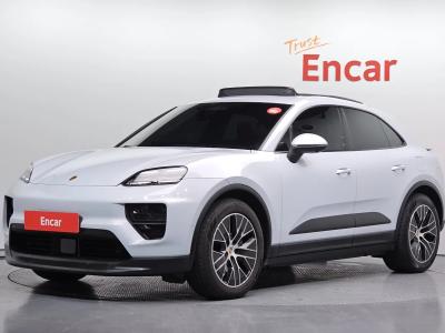 2025 Porsche Macan