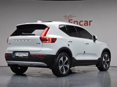2025 Volvo XC40