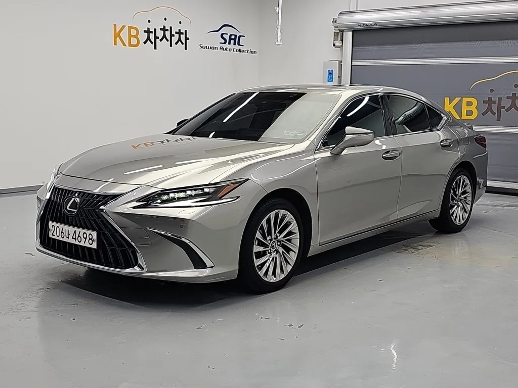 2025 Lexus ES