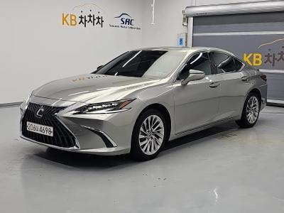 2025 Lexus ES