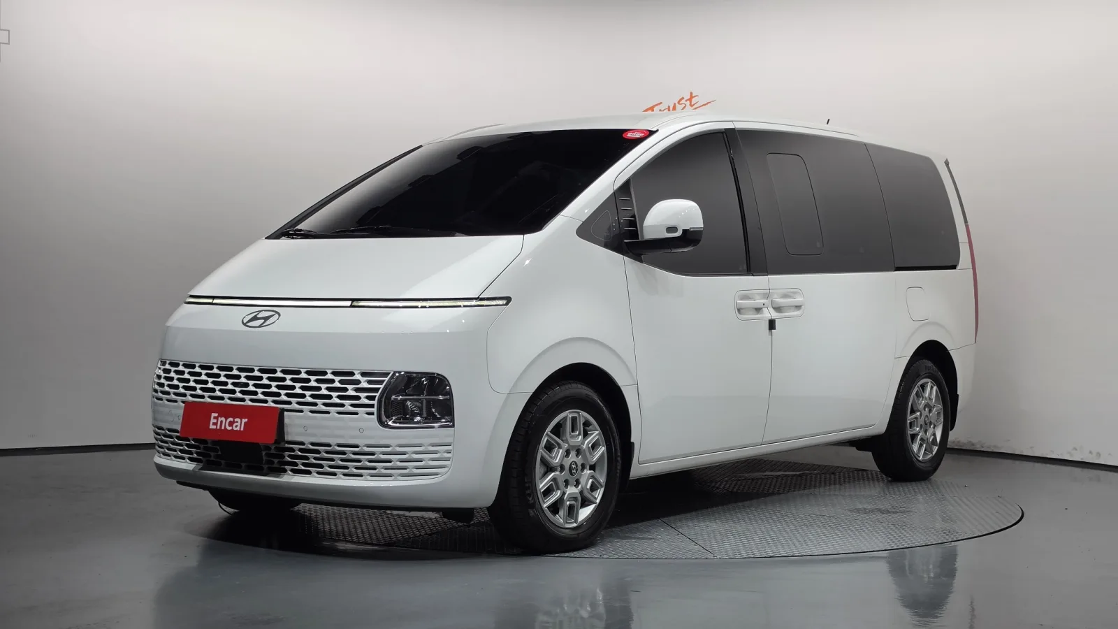 2025 Hyundai Staria