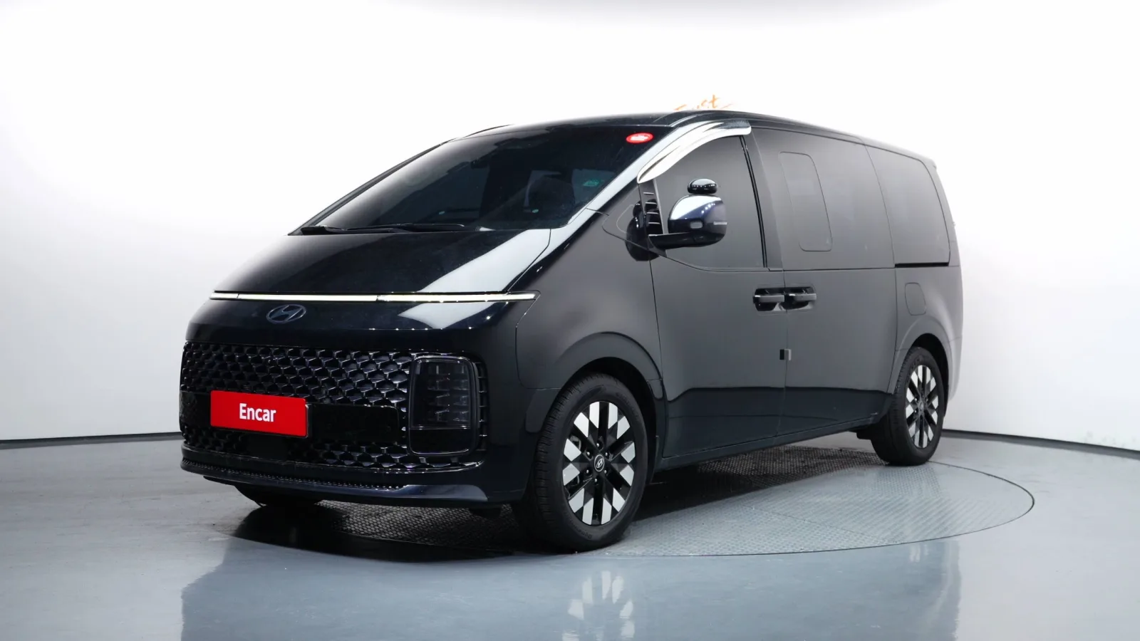 2025 Hyundai Staria