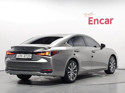 2019 Lexus ES