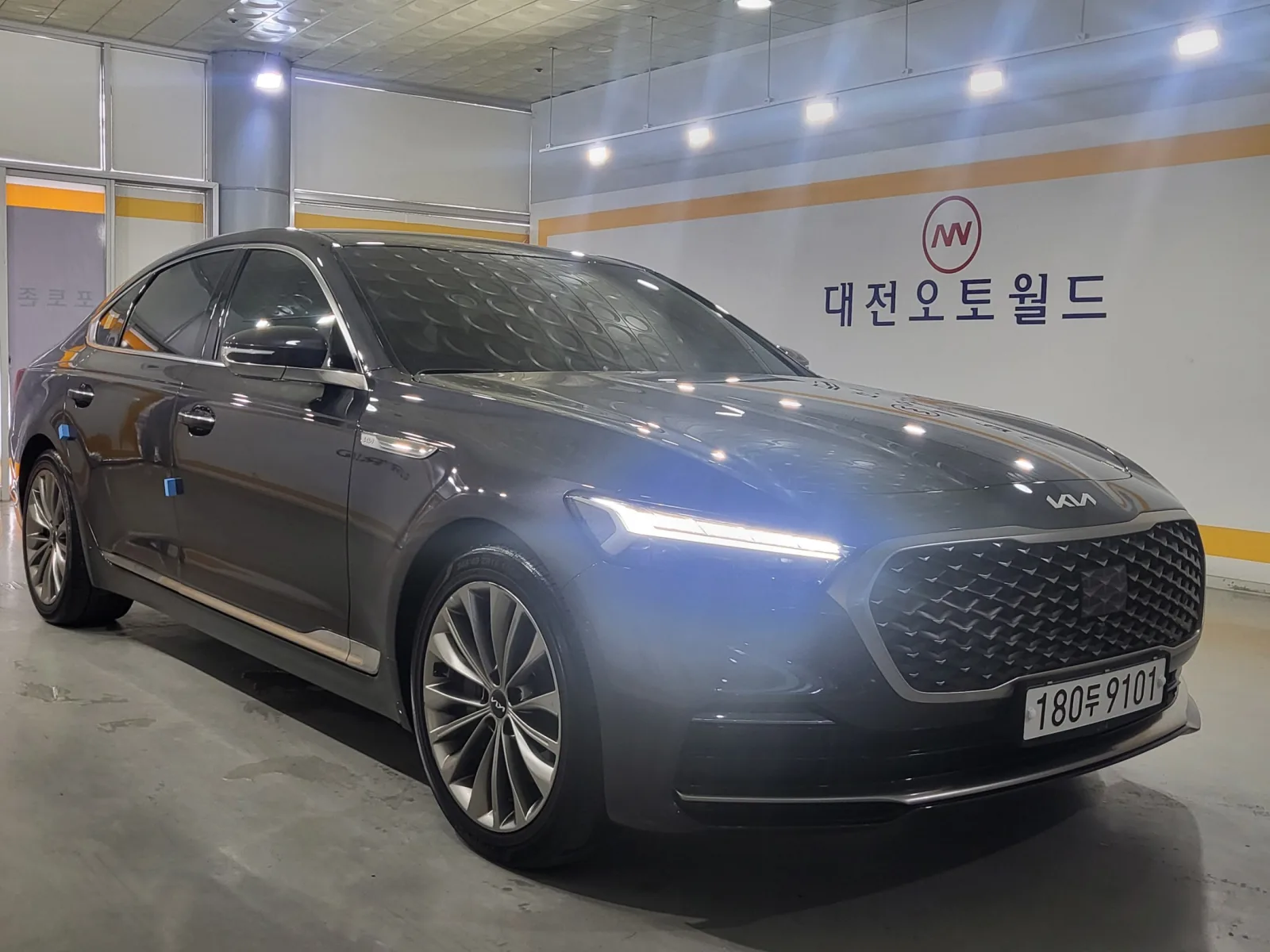 2022 Kia K9