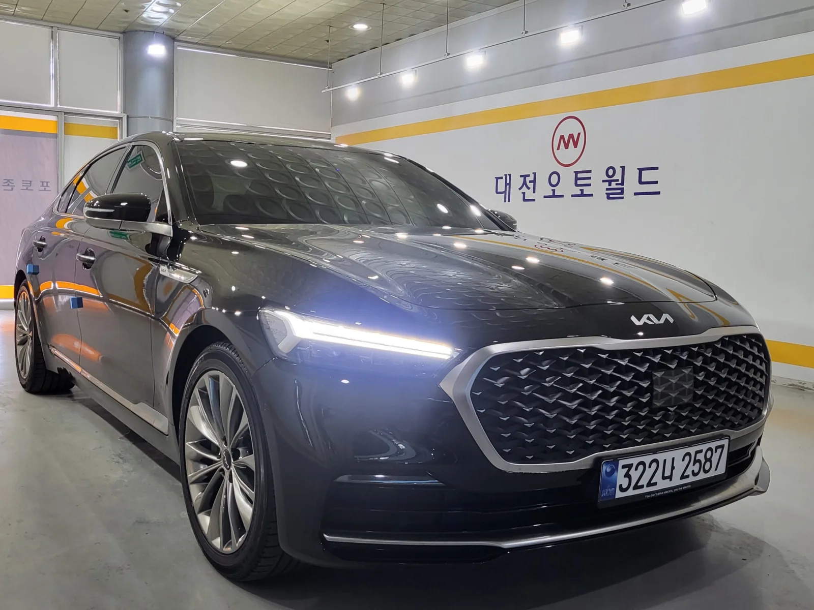 2023 Kia K9