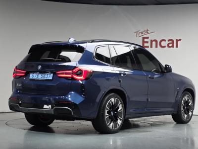 2025 BMW iX3