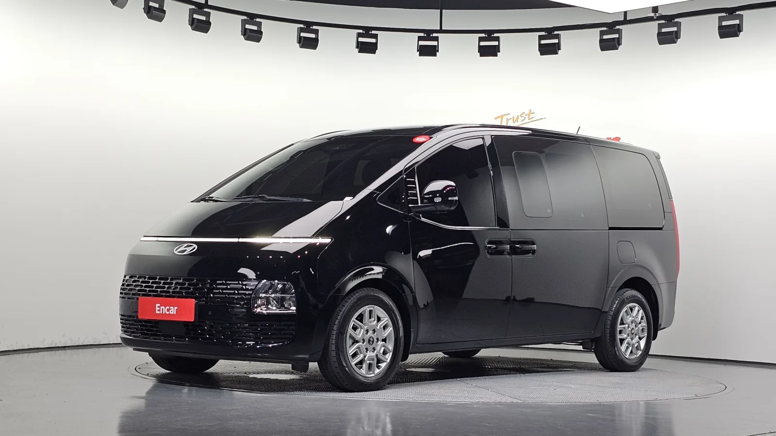 2025 Hyundai Staria