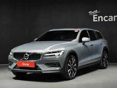 2022 Volvo V60