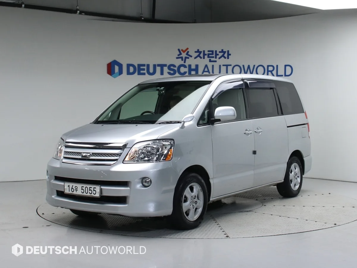 2005 Toyota Noah