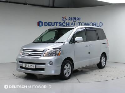2005 Toyota Noah