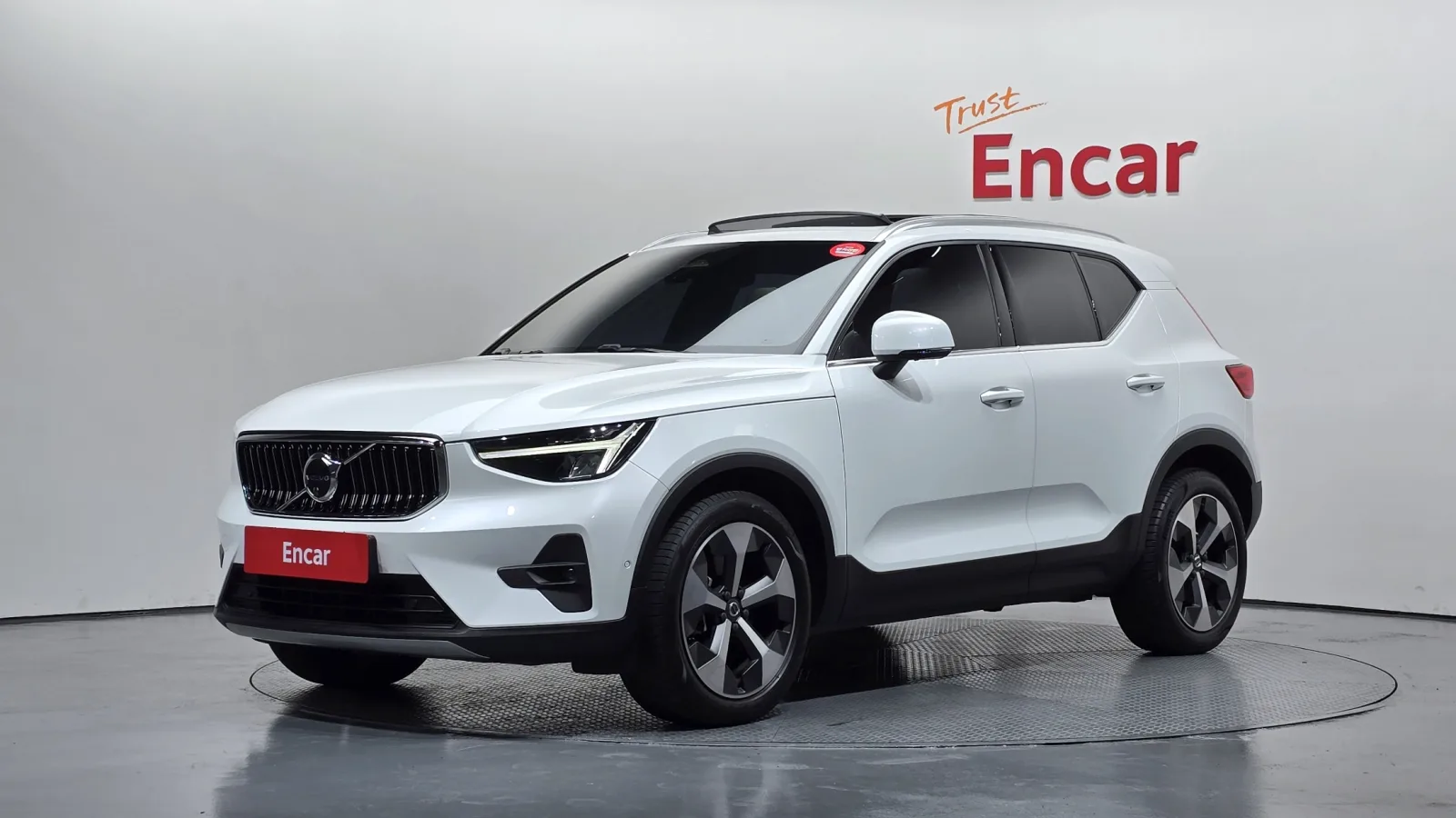 2023 Volvo XC40