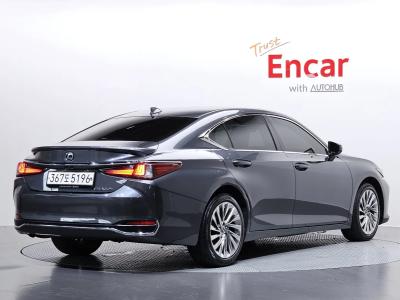 2023 Lexus ES