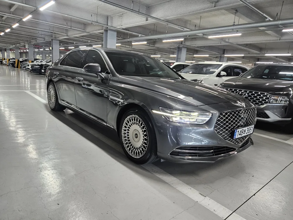 2020 Genesis G90