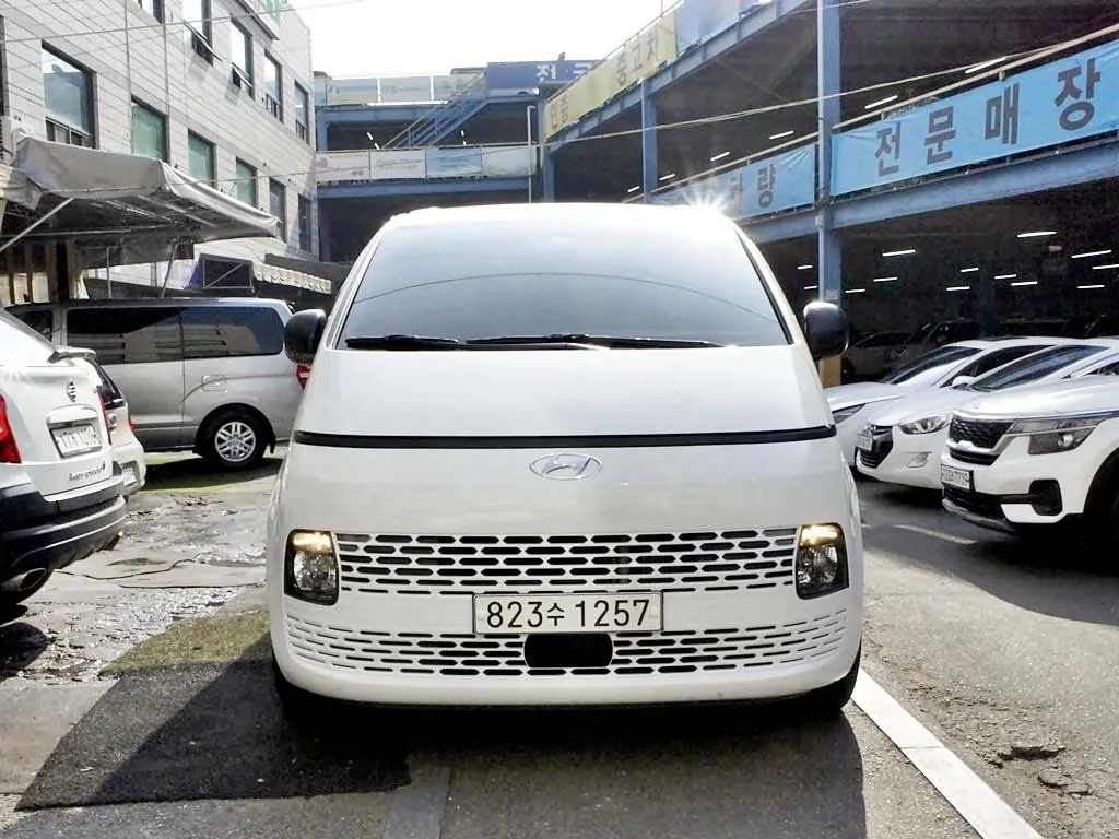 2022 Hyundai Staria