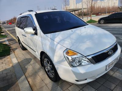 2014 Kia Carnival