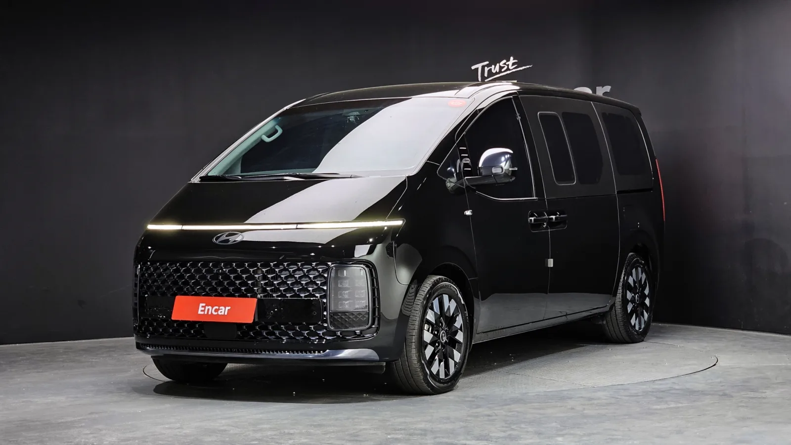 2025 Hyundai Staria