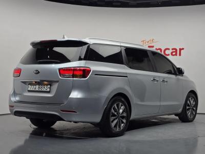 2015 Kia Carnival