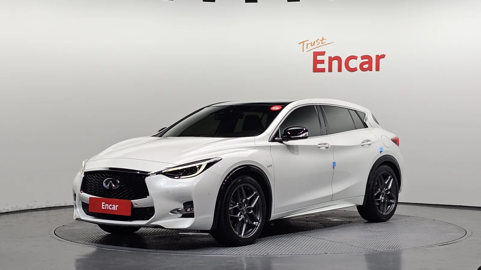2017 Infiniti Q30