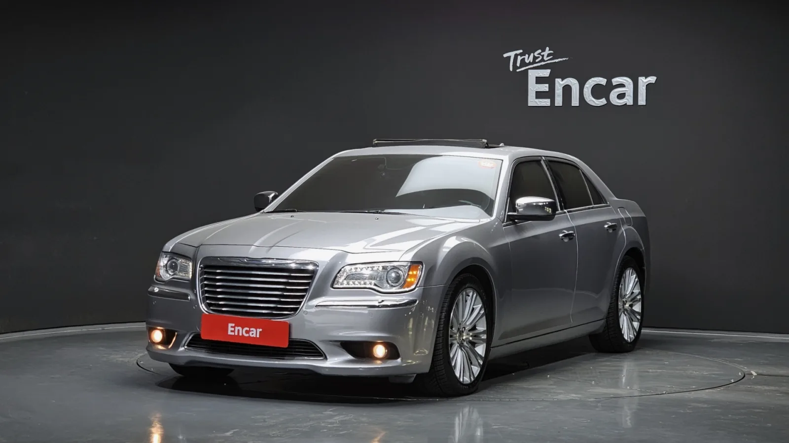سيارة كرايسلر 300C طراز 2013