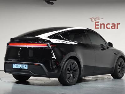 2025 Tesla Model Y