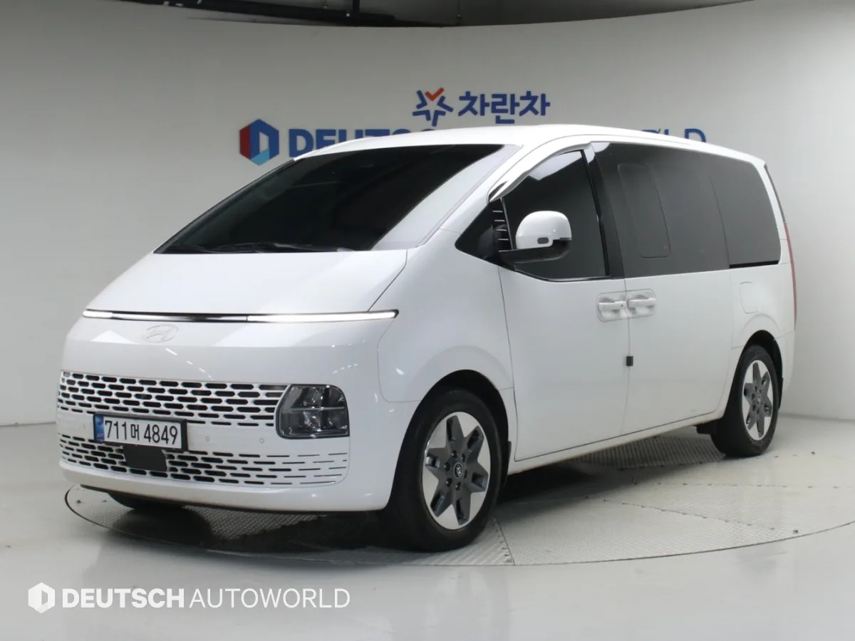 2025 Hyundai Staria