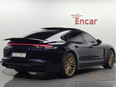 2022 Porsche Panamera