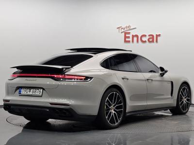 2022 Porsche Panamera