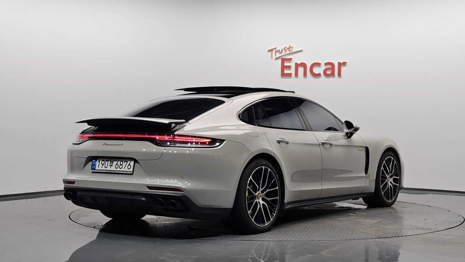 2022 Porsche Panamera