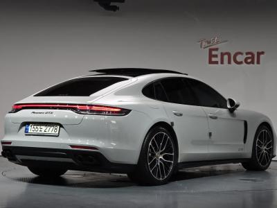 2022 Porsche Panamera