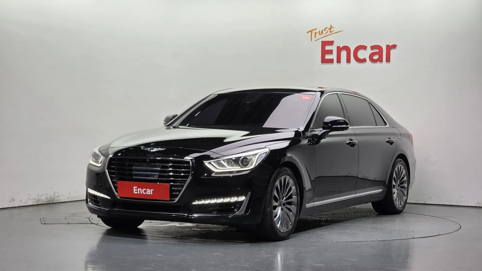 2017 Genesis EQ900