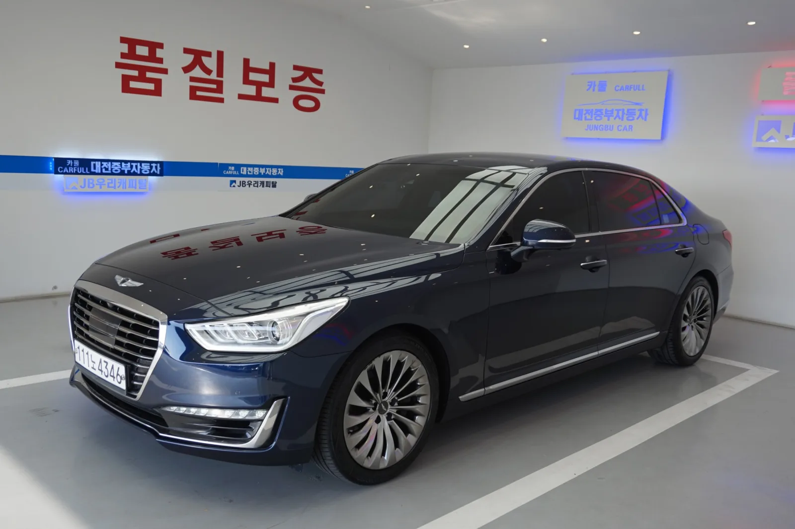 2018 Genesis EQ900