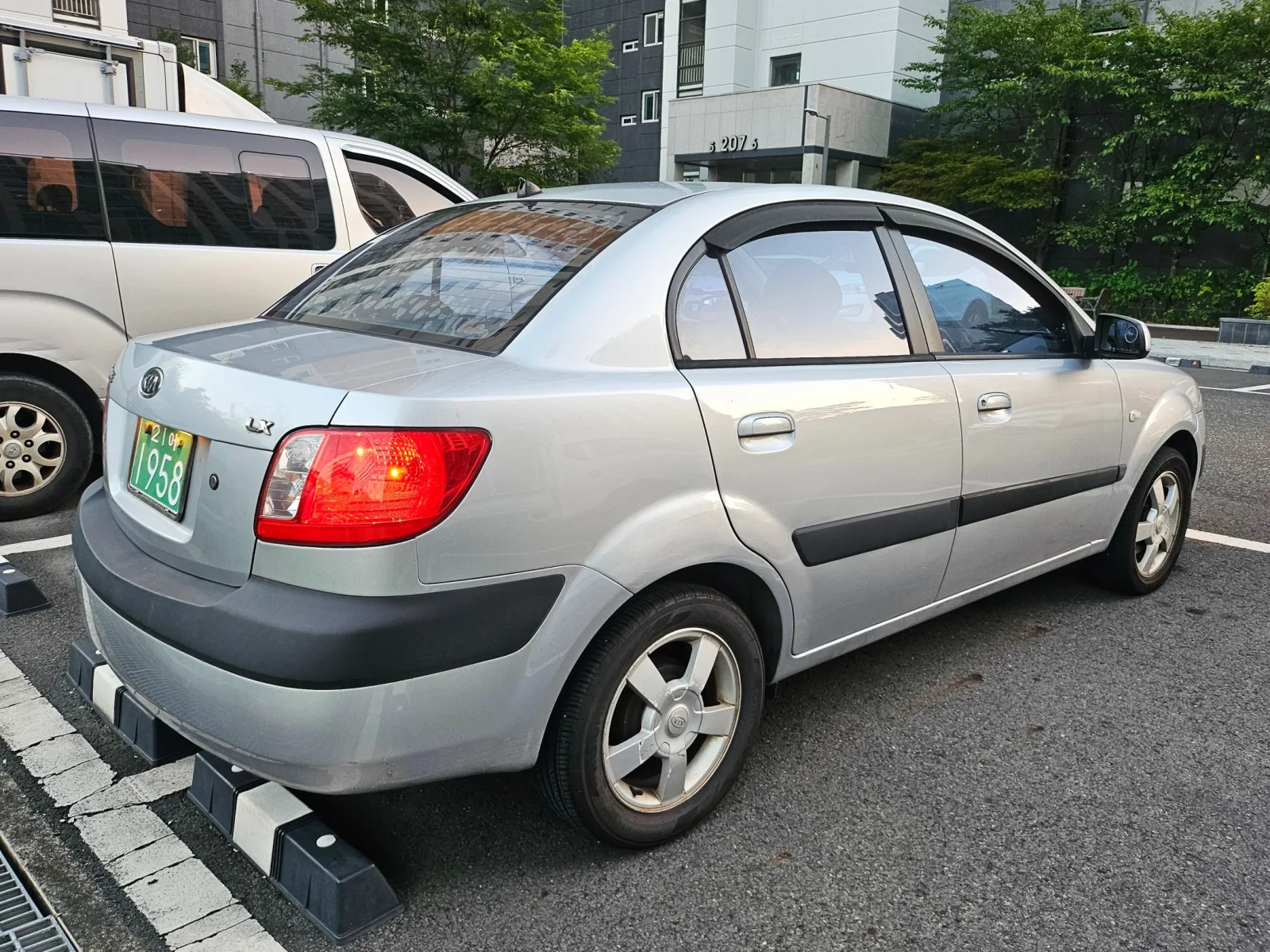 2005 Kia pride