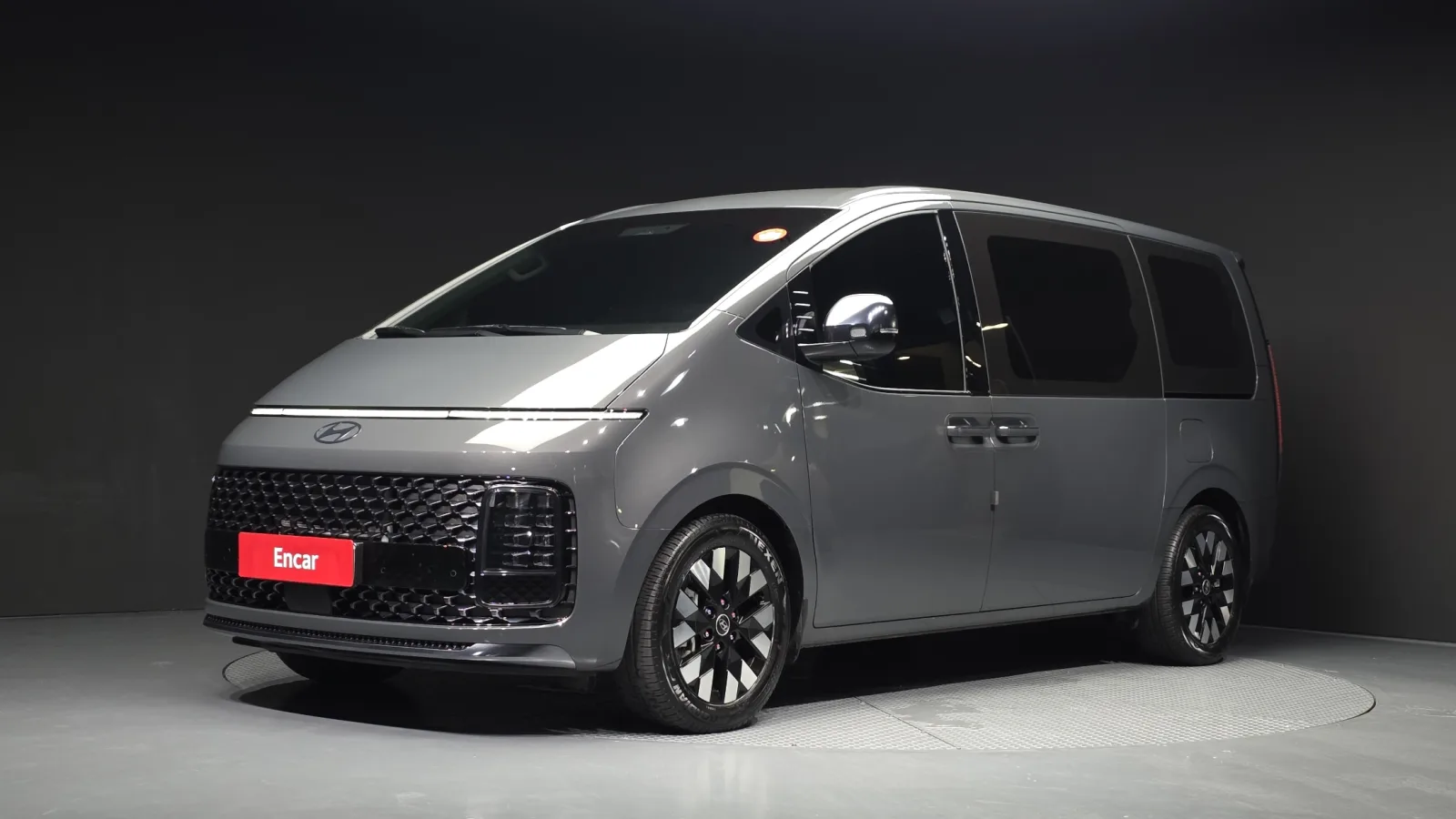 2025 Hyundai Staria