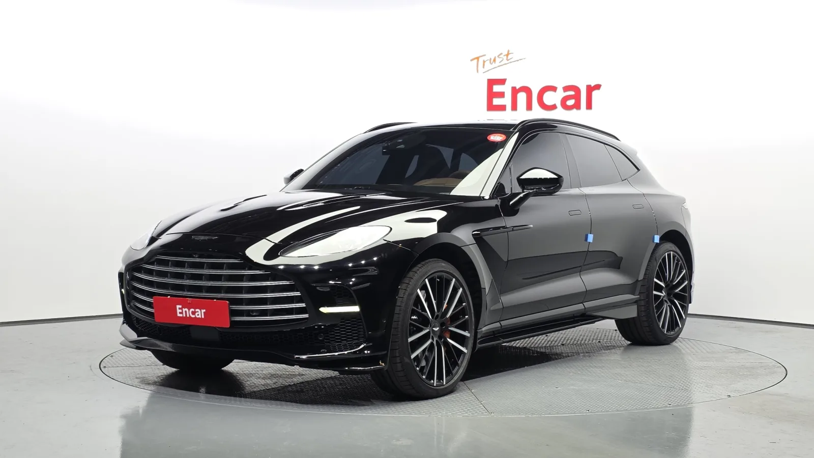 2023 Aston Martin DBX