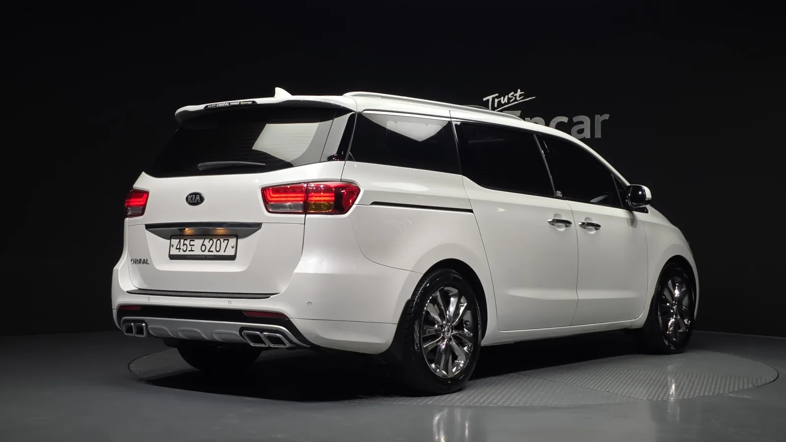 2016 Kia Carnival
