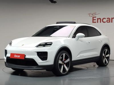 2025 Porsche Macan