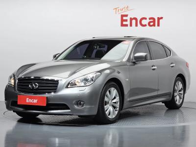 2011 Infiniti M