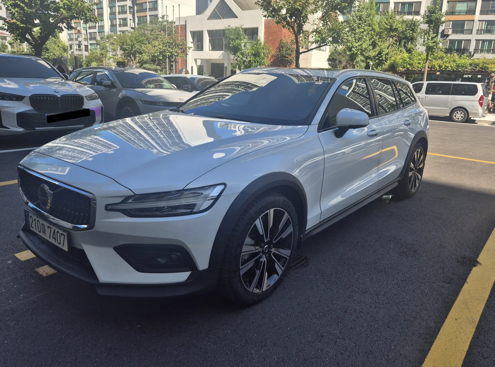 2025 Volvo V60