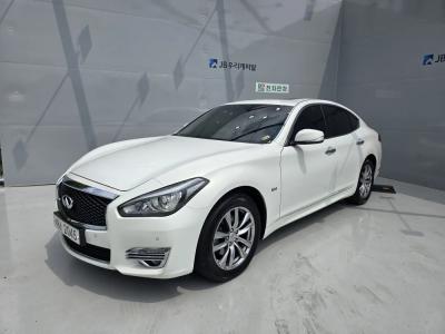 2015 Infiniti Q70