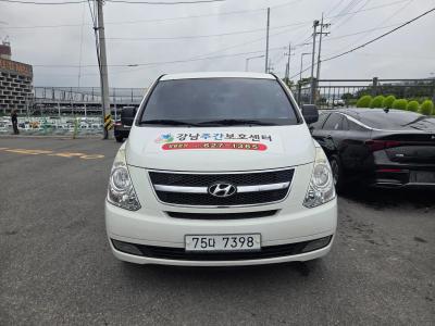 2011 Hyundai Starex