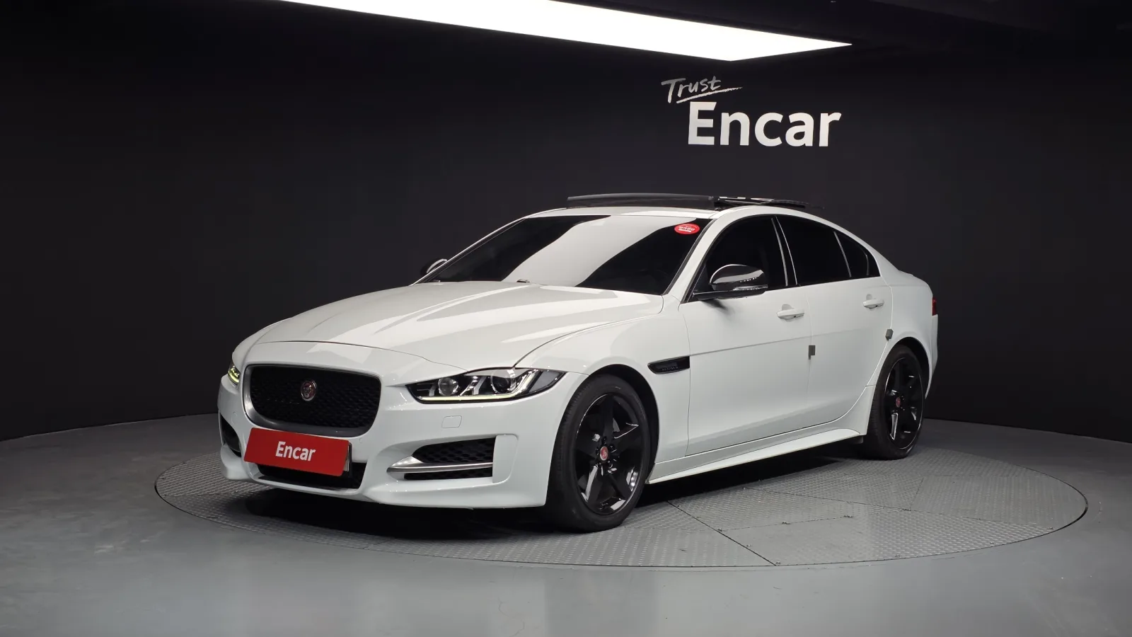 2018 Jaguar XE